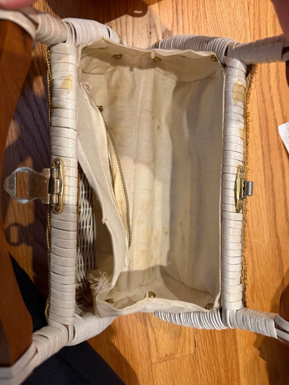 Vintage White Wicker Shell Purse with Wooden Handle - 1960s - Picture 9 of 12